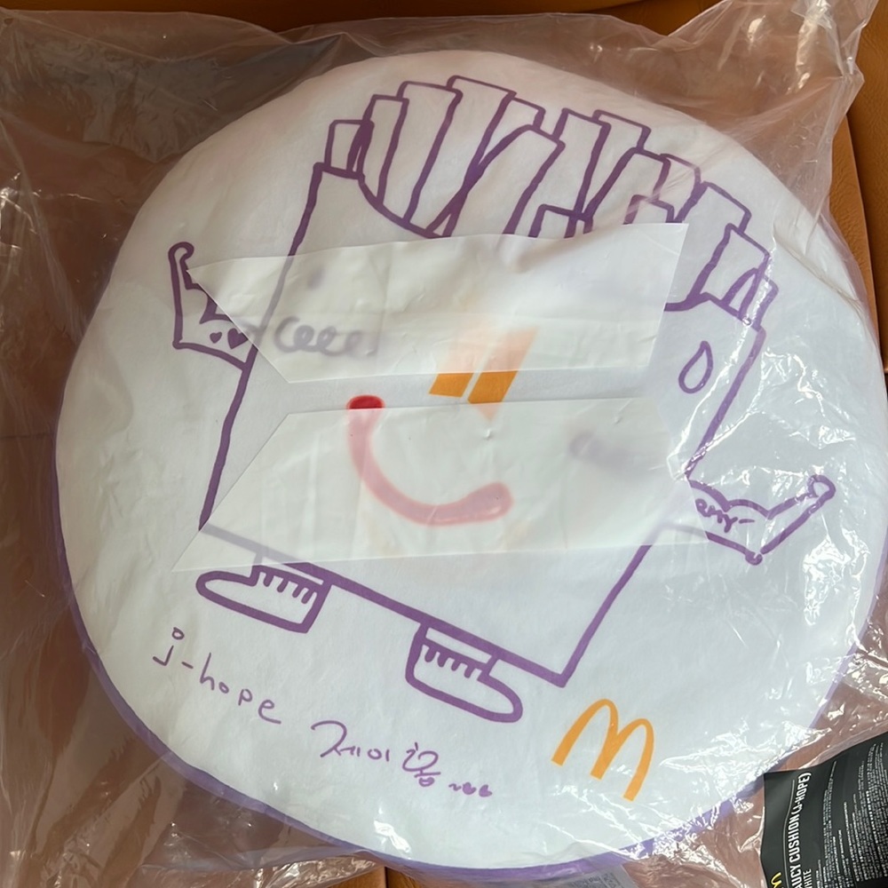 Very rare collaboration BTSxMcDonalds saucy cushion (jHope)